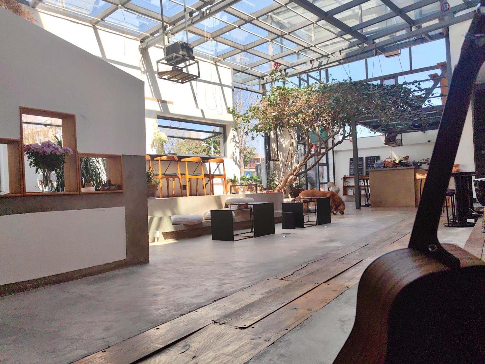Dali Loft Travelling With Hostel Exterior photo