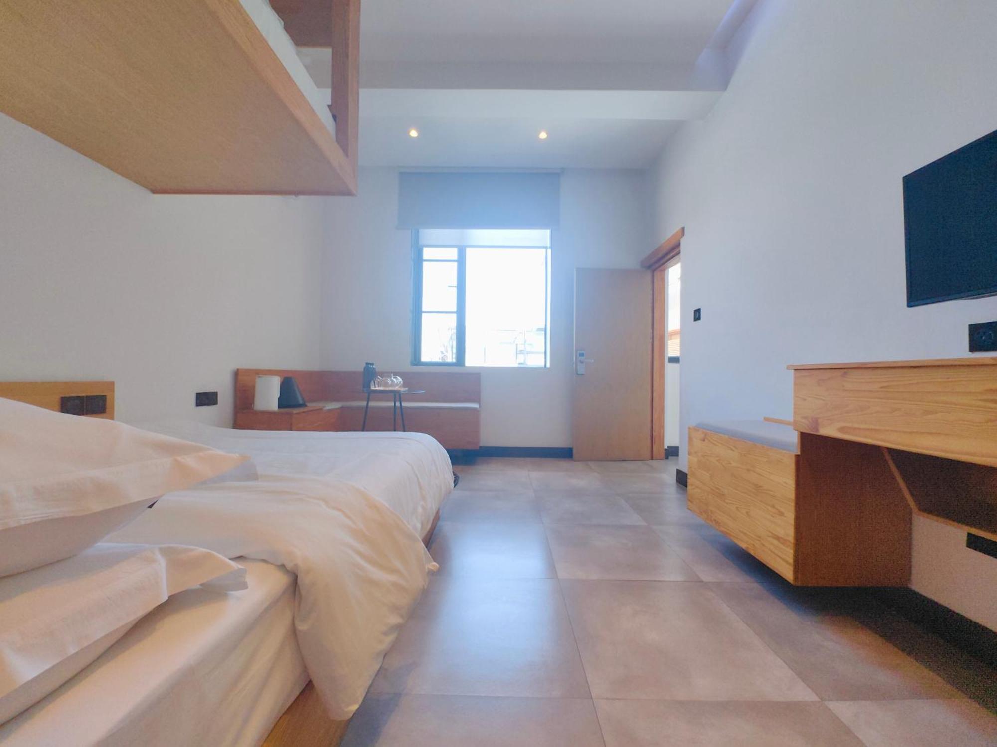 Dali Loft Travelling With Hostel Exterior photo